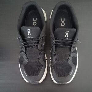 On Cloud Swiss Engineering Men's Black with White Sole Athletic Sneakers